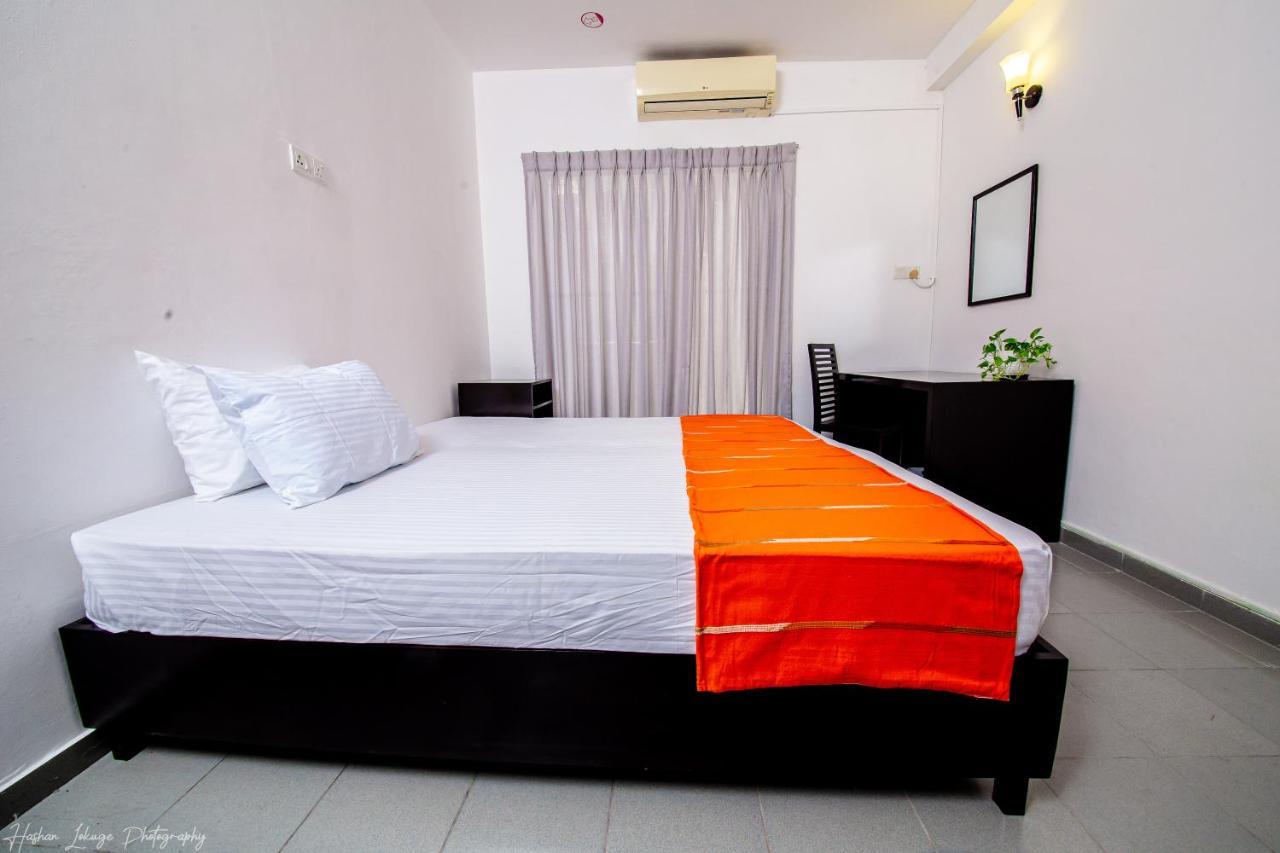 Asian House Hotel Colombo Exterior photo