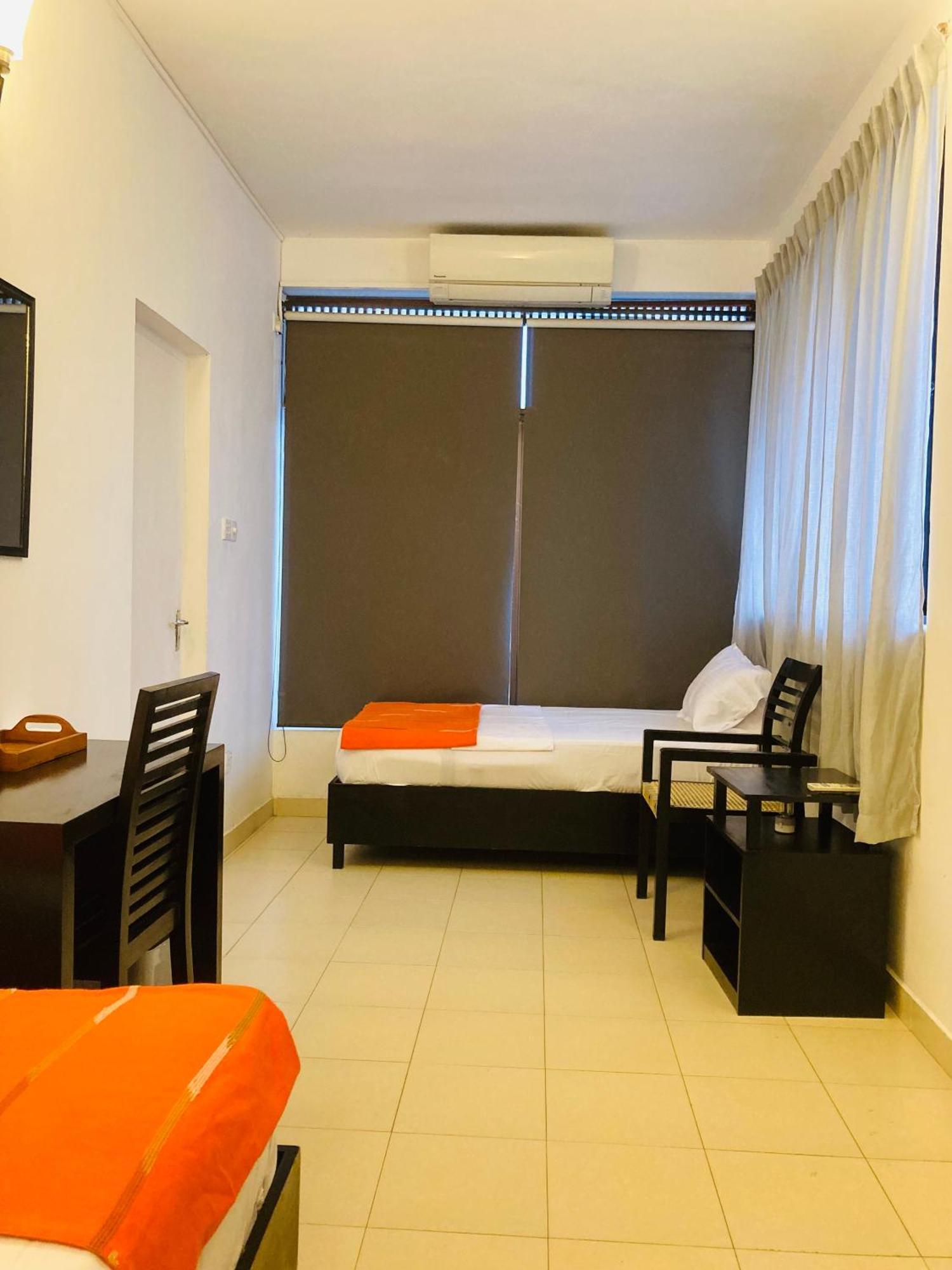 Asian House Hotel Colombo Exterior photo